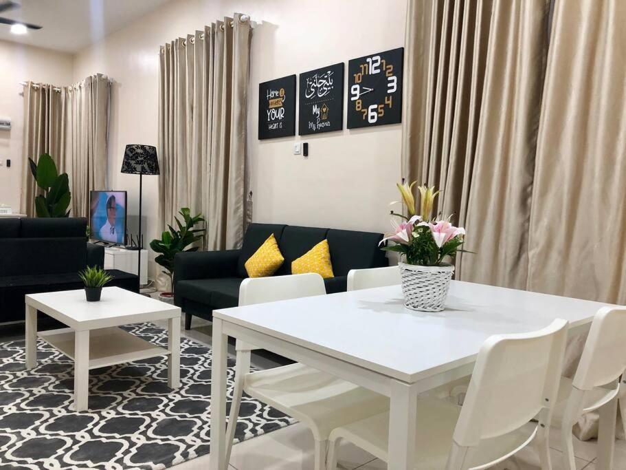 Rumahku Homestay, Taman Jasin Perdana Bagian luar foto