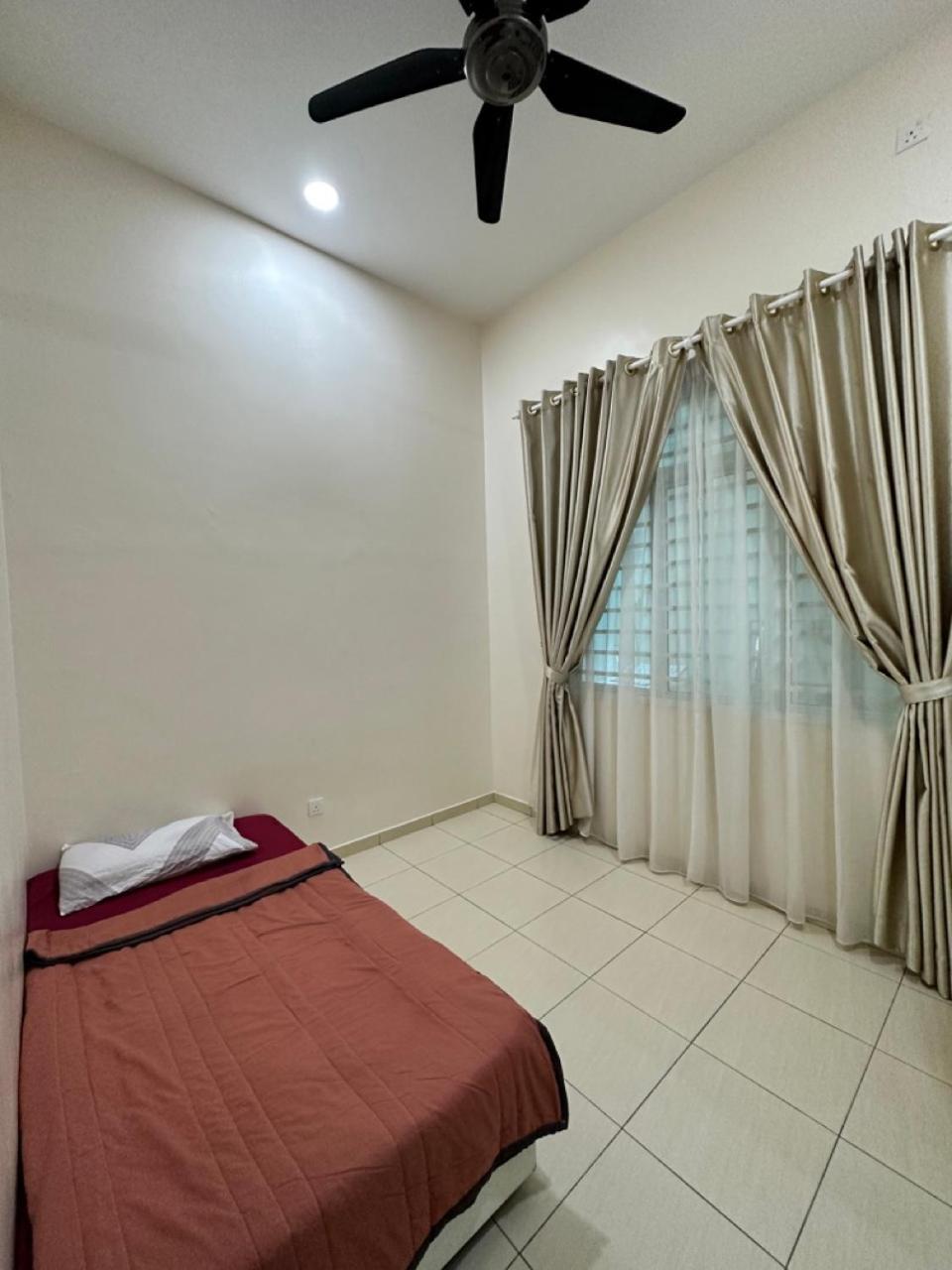 Rumahku Homestay, Taman Jasin Perdana Bagian luar foto